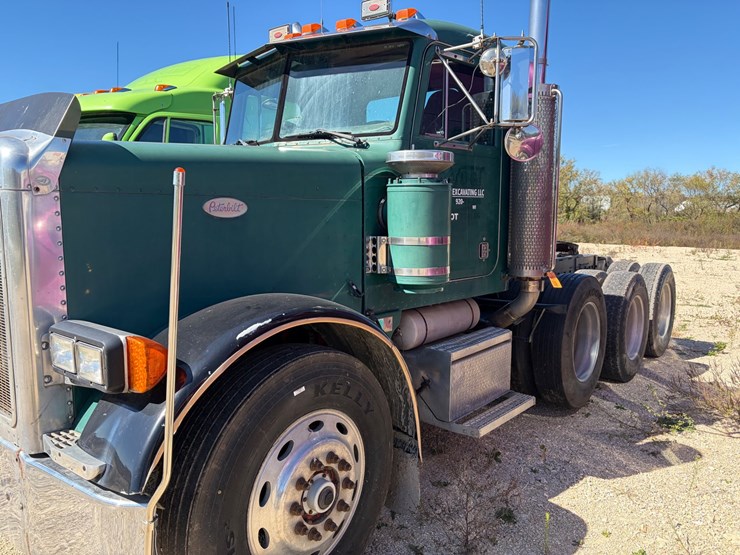 1993-peterbilt-379-image-1