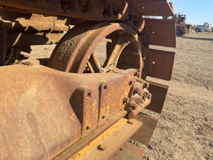 caterpillar-forty-diesel-image-19