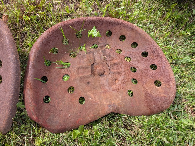 #4056-•-vintage-metal-tractor-seats-image-3