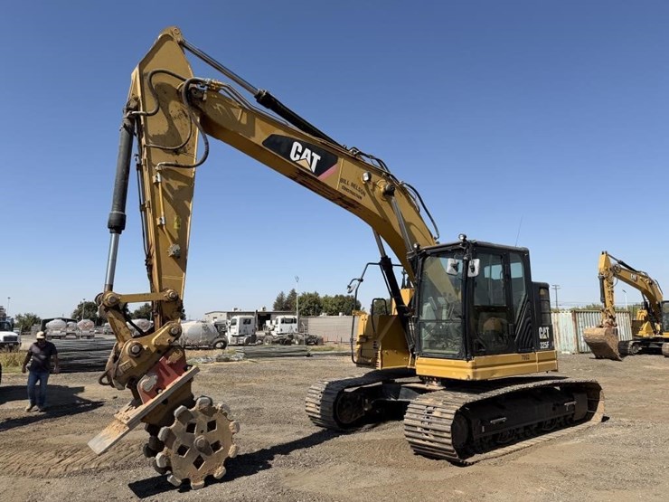 2017-caterpillar-325flcr-image-1