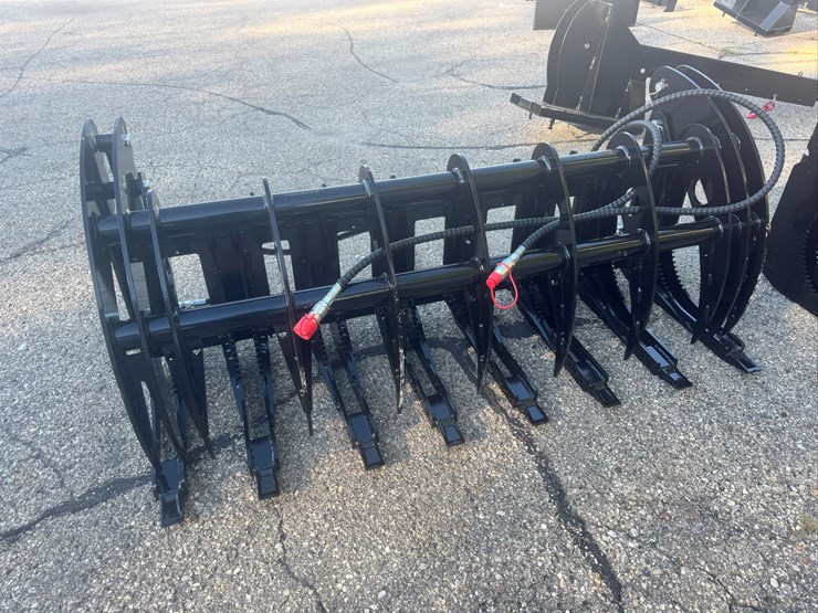 future-skid-steer-grapple-/-curved-log-grapple-image-2