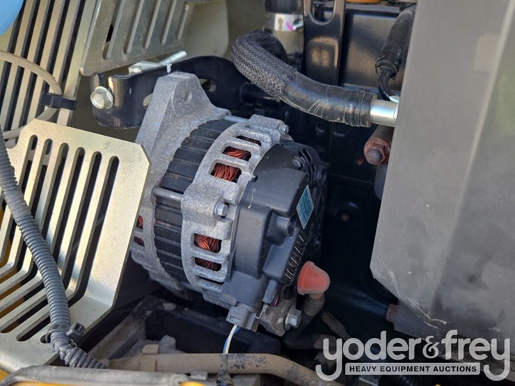 2020-deere-85g-image-53