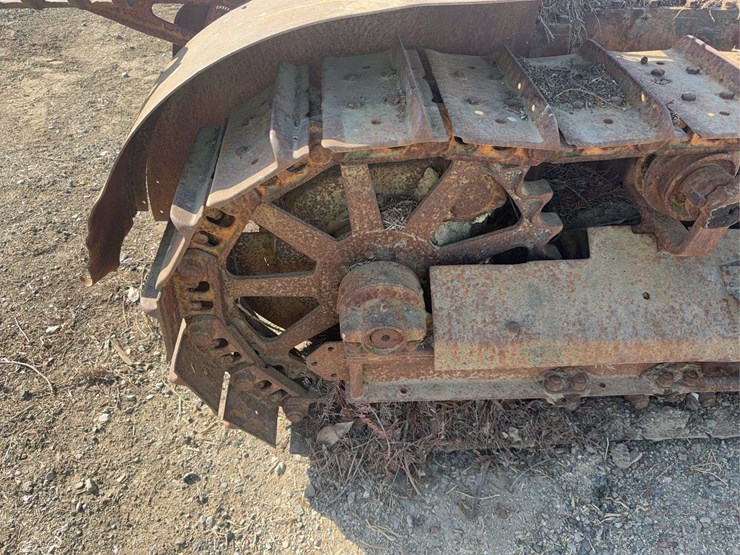 caterpillar-thirty-image-9