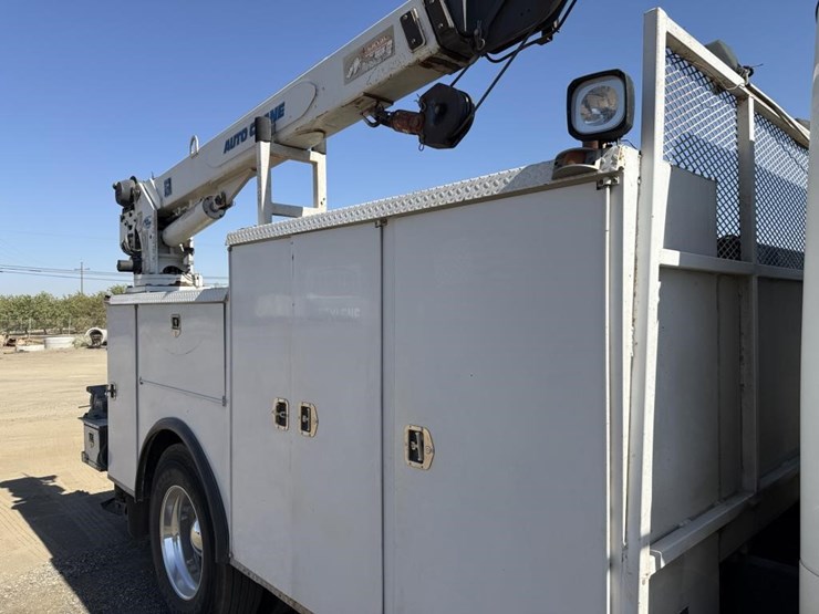 2016-freightliner-mechanics-truck-image-44