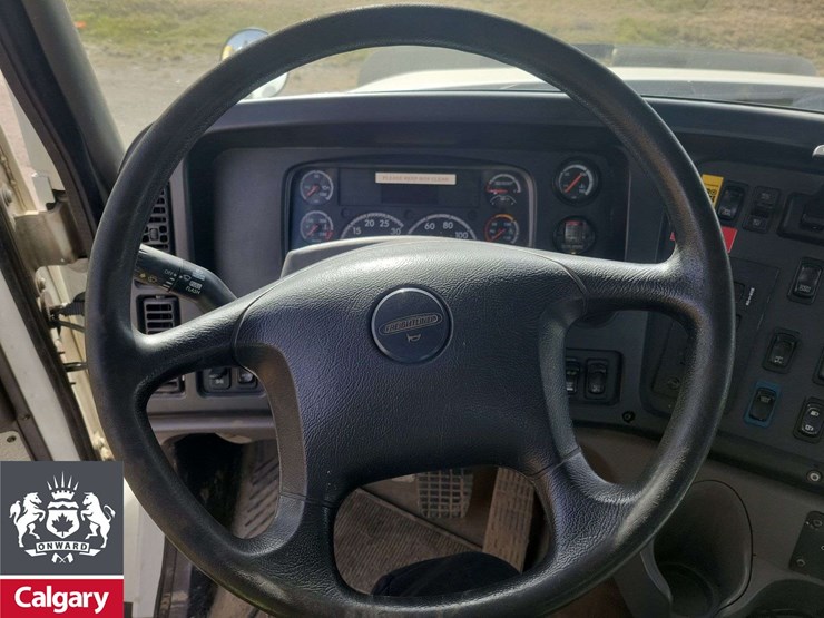 2016-freightliner-114sd-image-16