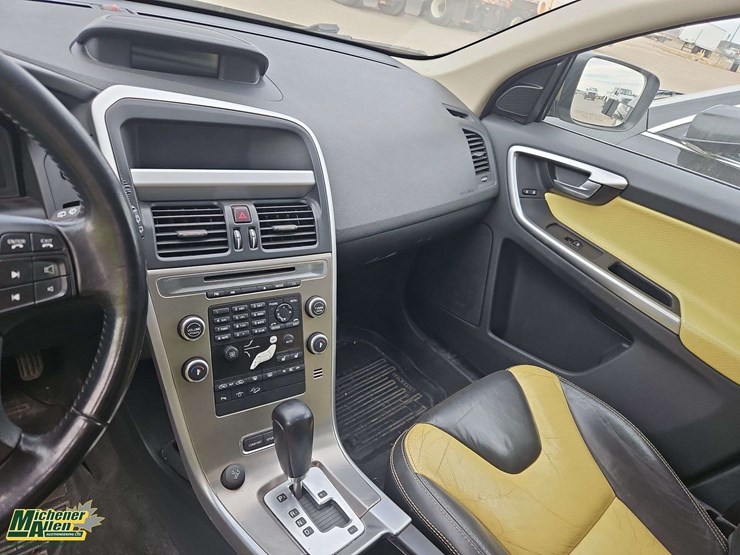 2010-volvo-xc60-image-34