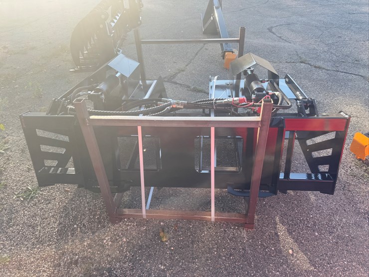 future-skid-steer-hollow-wood-grabber-image-5