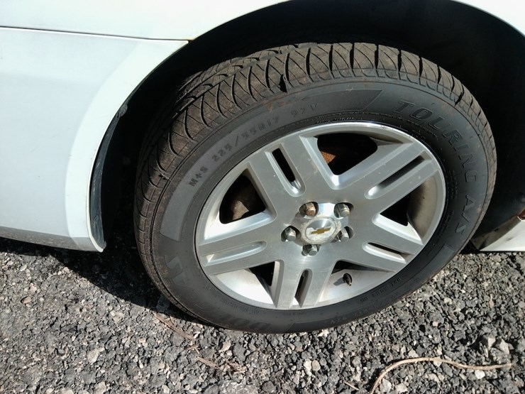 2011-chevy-impala-image-13