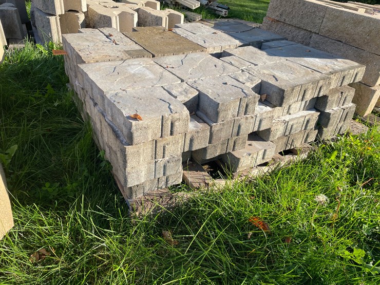 #3191-•-pallets-of-decorate-concrete-landscape-pavers-image-1