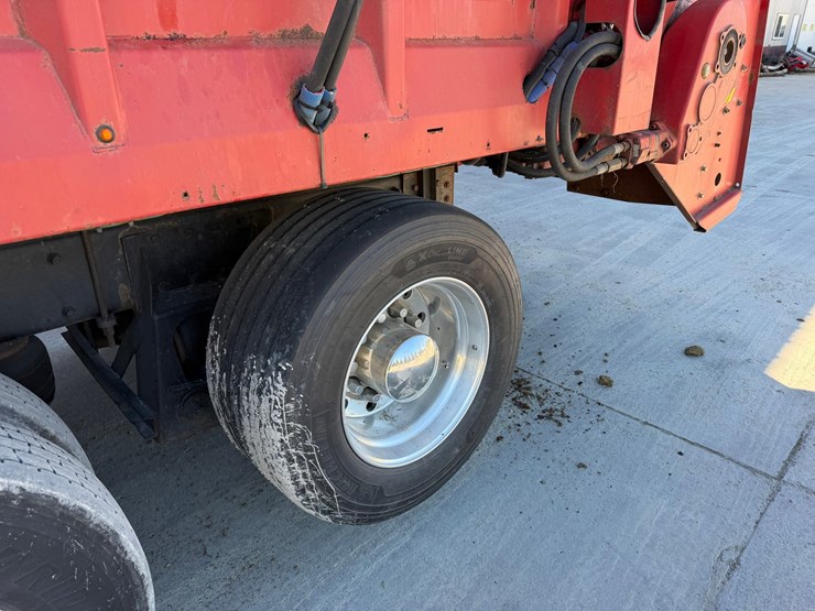 2005-peterbilt-378-image-19