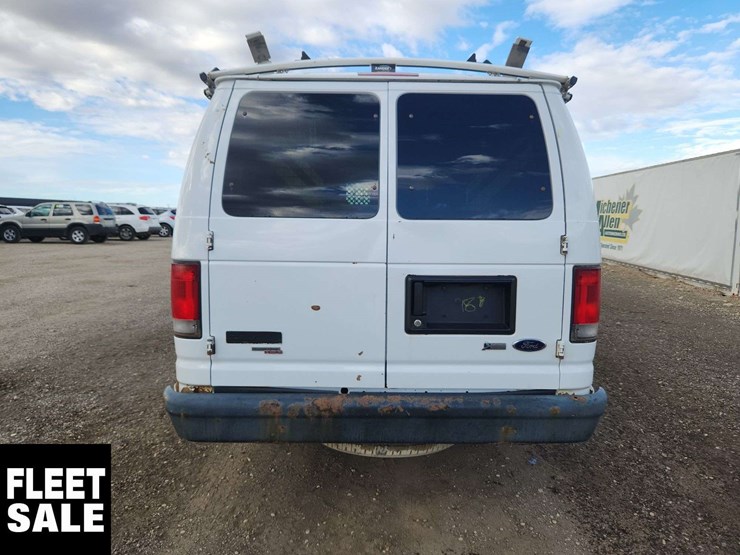 2014-ford-cargo-image-24
