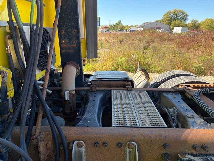 2007-peterbilt-387-image-8