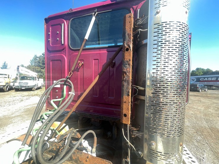 #117-•-2011-western-star-semi-tractor-(has-wi-title)-(forestville,-wi)-image-40