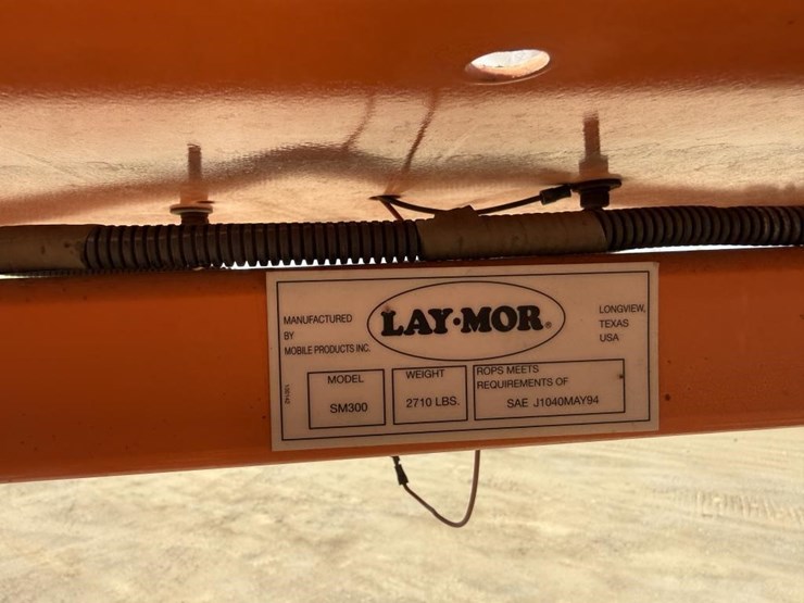 lay-mor-sm-300-3-wheel-broom-image-24