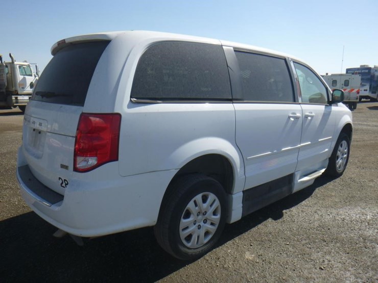 2015-dodge-grand-caravan-image-4