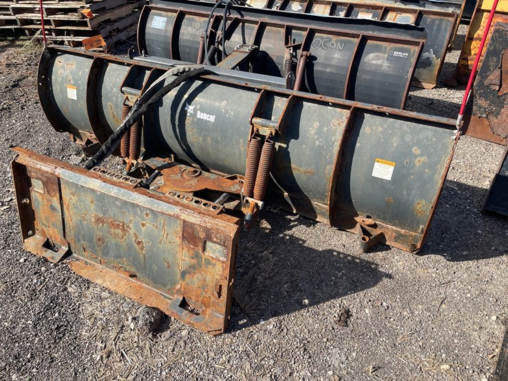 #3169-•-bobcat-universal-mount-hydraulic-angle-plow-image-4