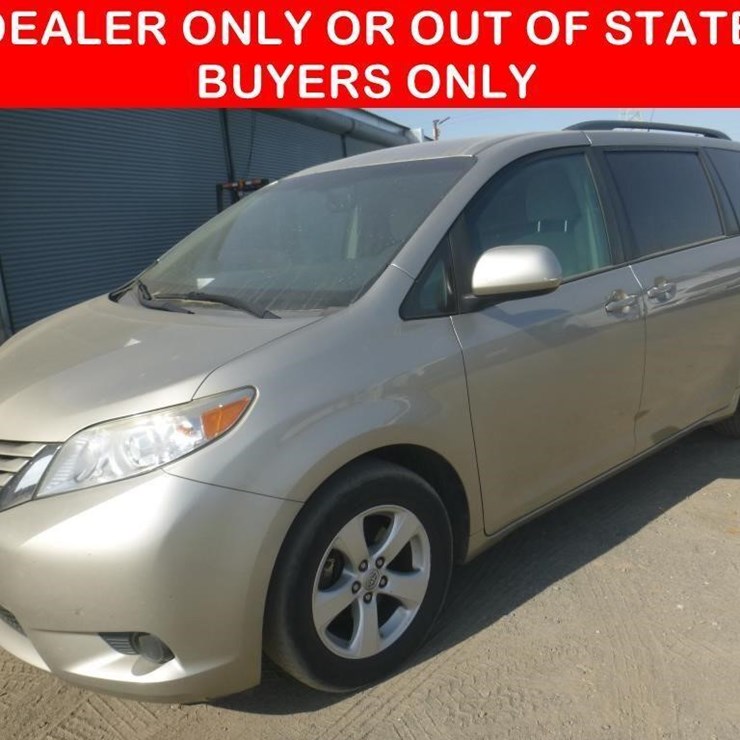2017 TOYOTA SIENNA