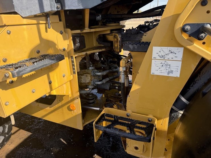 2018-caterpillar-930m-image-18