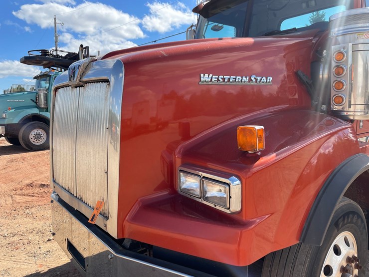 2016-western-star-4900sb-image-12