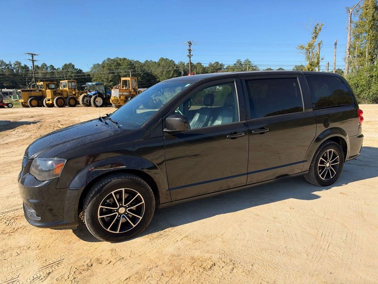 2019-dodge-grand-caravan-gt-image-1