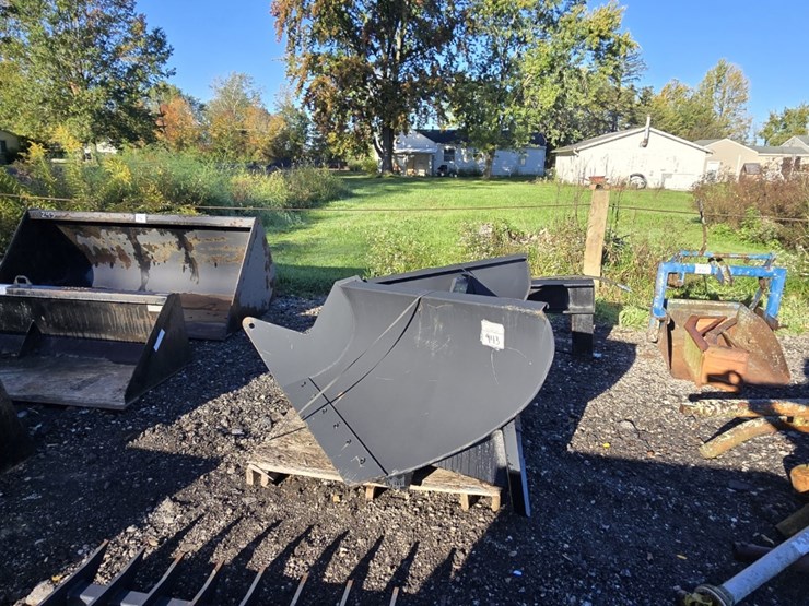 camoplast-v-plow-image-1