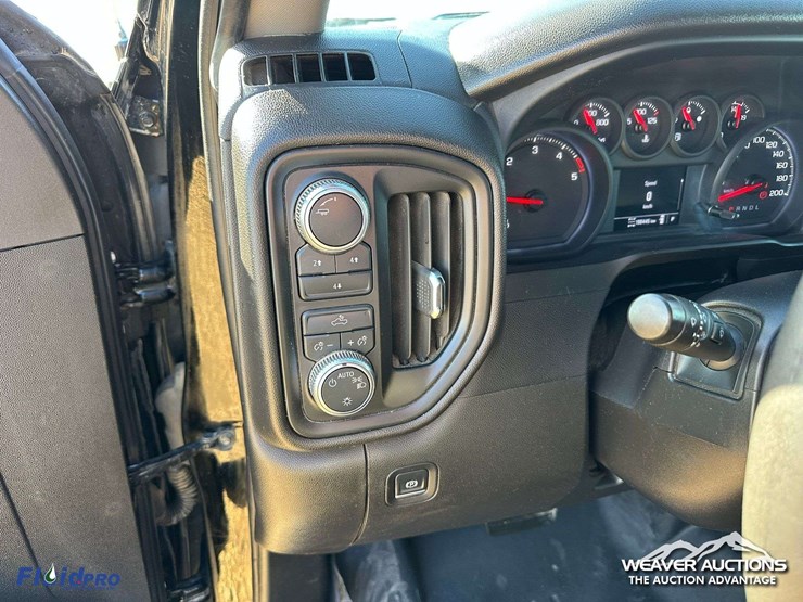 2023-gmc-2500hd-image-17