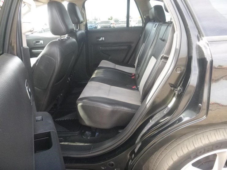2010-ford-edge-image-7