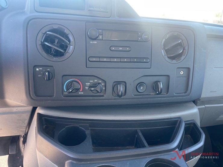2014-ford-cargo-image-22