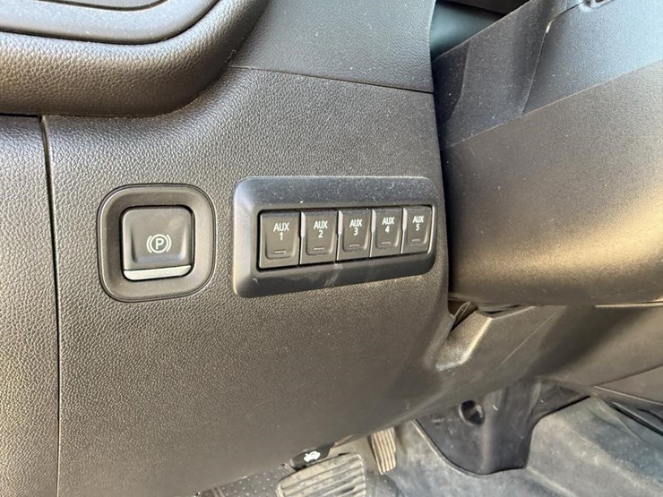 2025-chevrolet-3500-image-47
