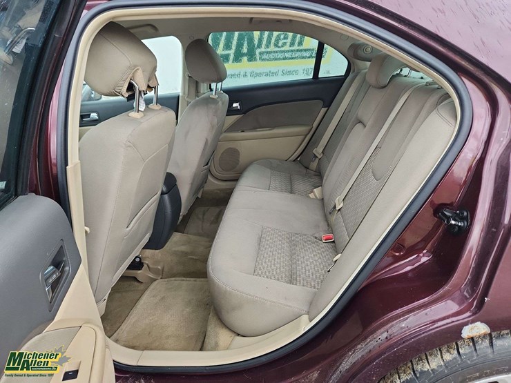 2012-ford-fusion-se-image-14