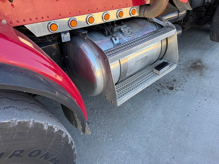 2005-peterbilt-378-image-11