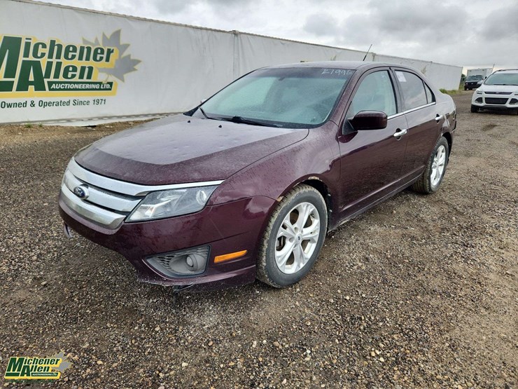 2012-ford-fusion-se-image-1