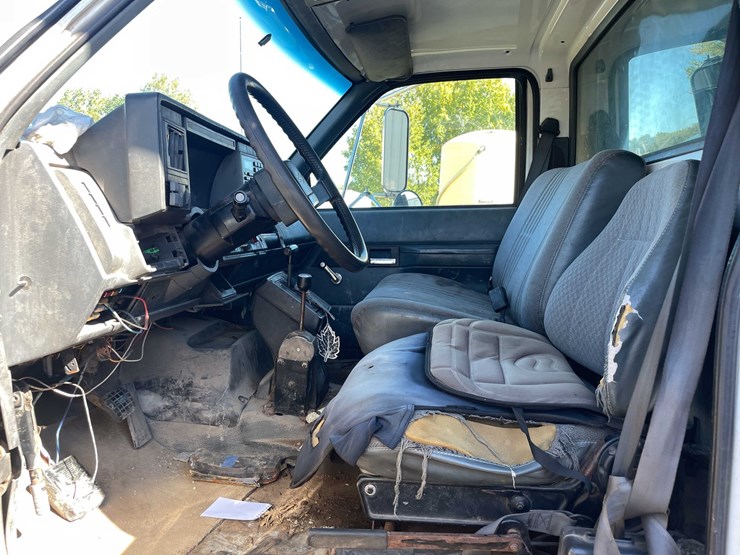 2002-chevrolet-6500-image-27
