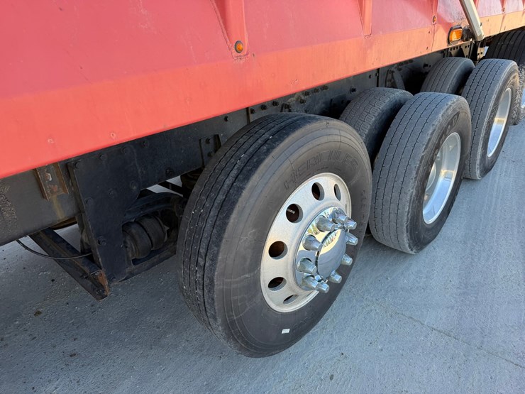 2005-peterbilt-378-image-15