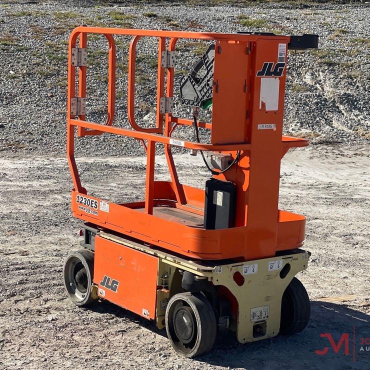 2015 JLG 1230ES