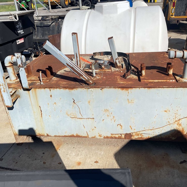 #1838 • Pabco 300 Gallon Steel Hydraulic