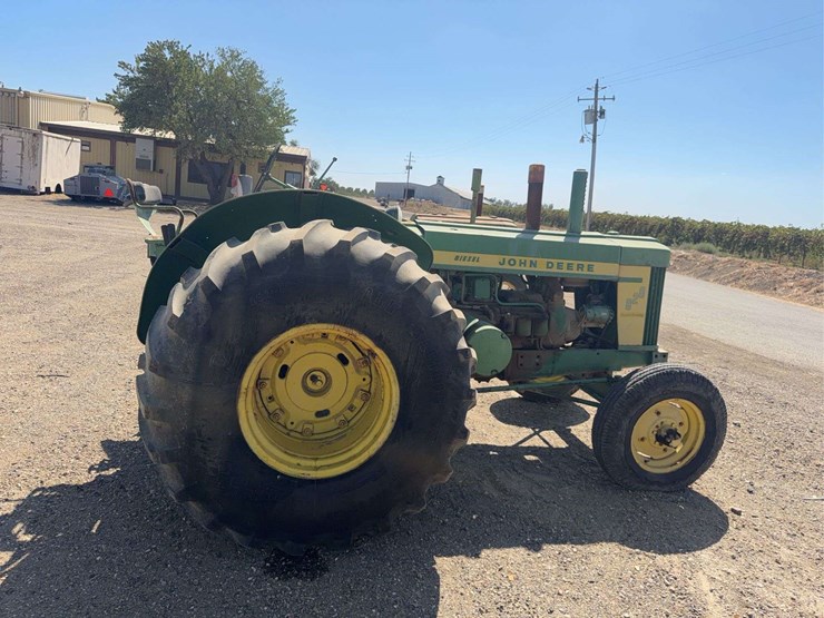 john-deere-820-image-6