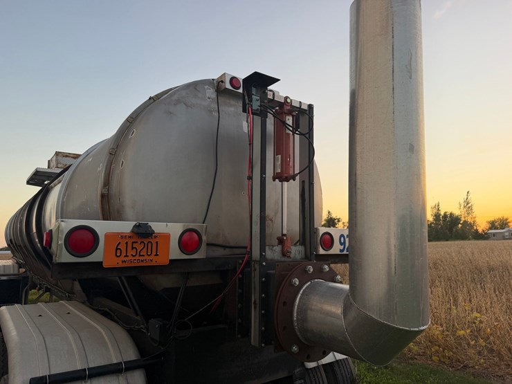 #1735-•-1984-certified-waste-tanker-image-13