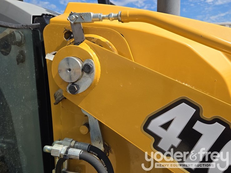 2023-caterpillar-416-image-24