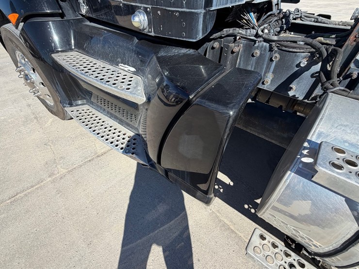 #1728-•-2012-kenworth-day-cab-truck-tractor-image-13