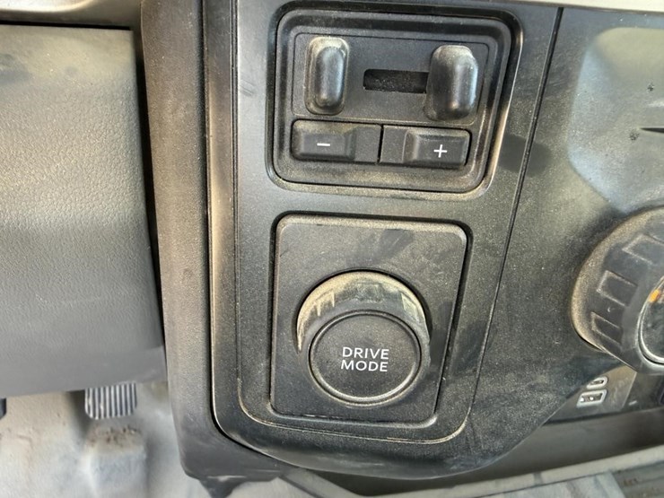 2024-ford-f350-xl-image-34