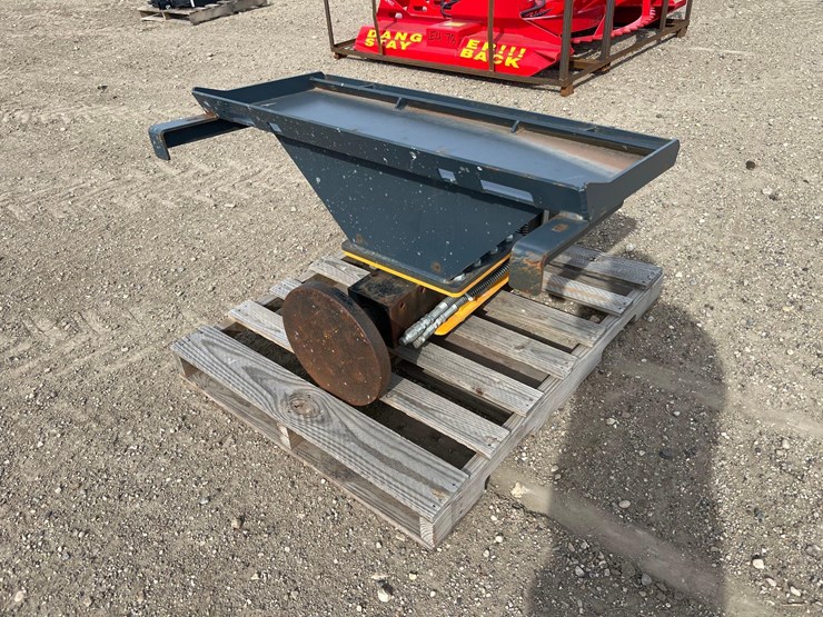 handy-skid-steer-post-pounder-image-5