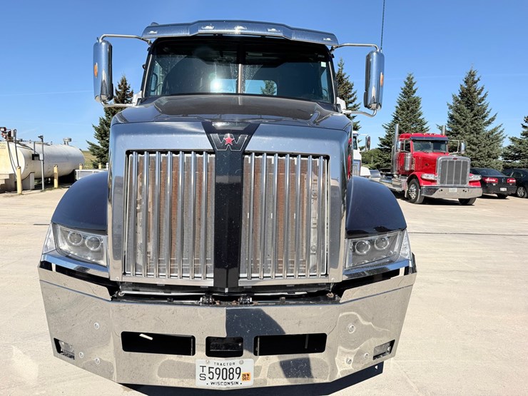 #1727-•-2020-western-star-day-cab-truck-tractor-image-8