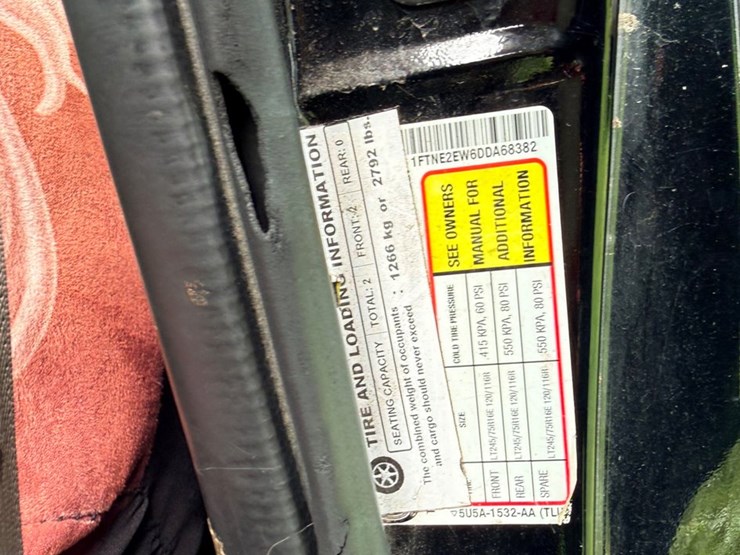 2013-ford-cargo-image-19