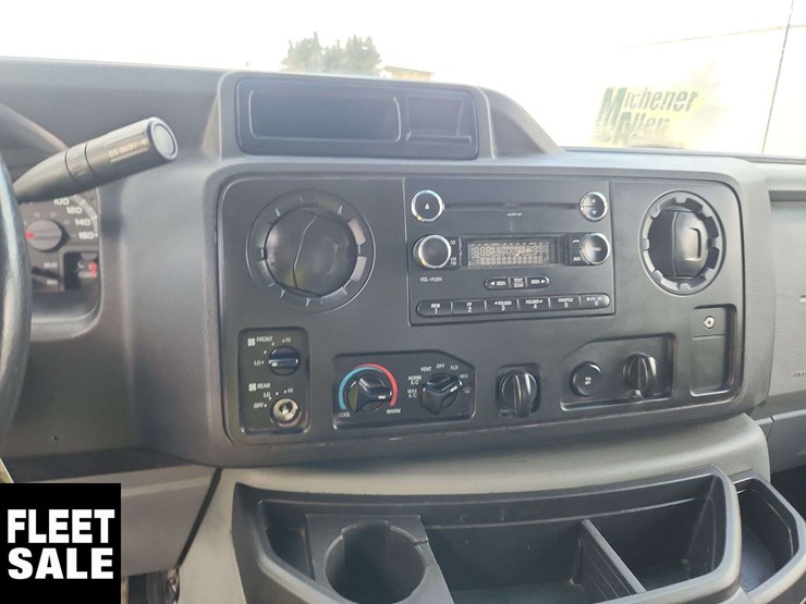 2014-ford-cargo-image-15