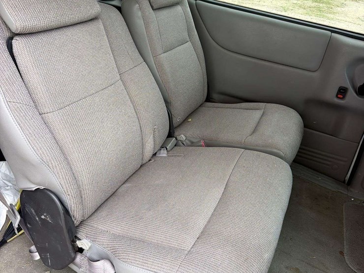 2004-chevrolet-venture-image-24