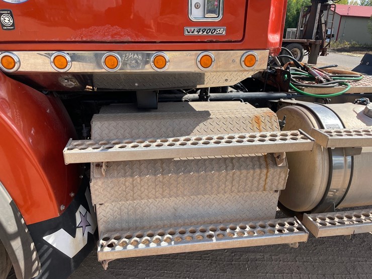 2016-western-star-4900sb-image-16