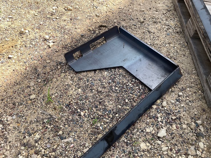 #2058-•-ecotric-skid-steer-quick-tach-mount-plate-image-6
