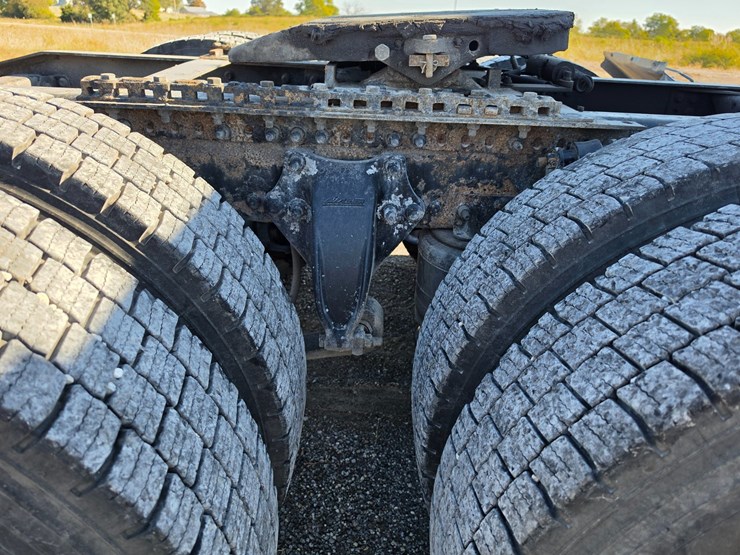 2016-freightliner-columbia-120-image-103
