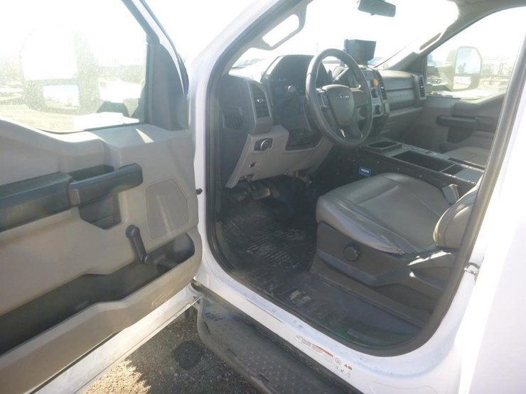 2017-ford-f550-image-16